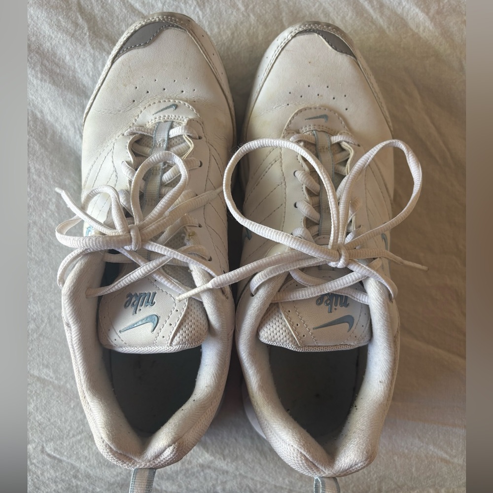 Women's Nike View II Walking Trainer Sneakers, Women’s Size 9